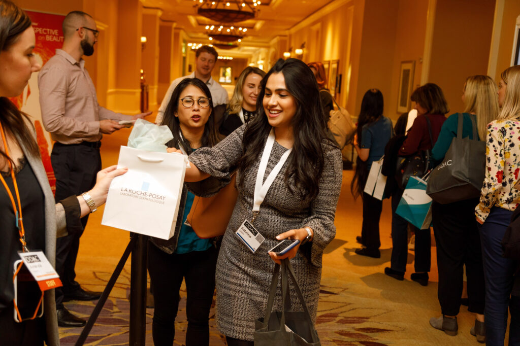 Attendees Receiving Gifts At Conference - Dro Photography & Video Attendees Receiving Gifts At Conference