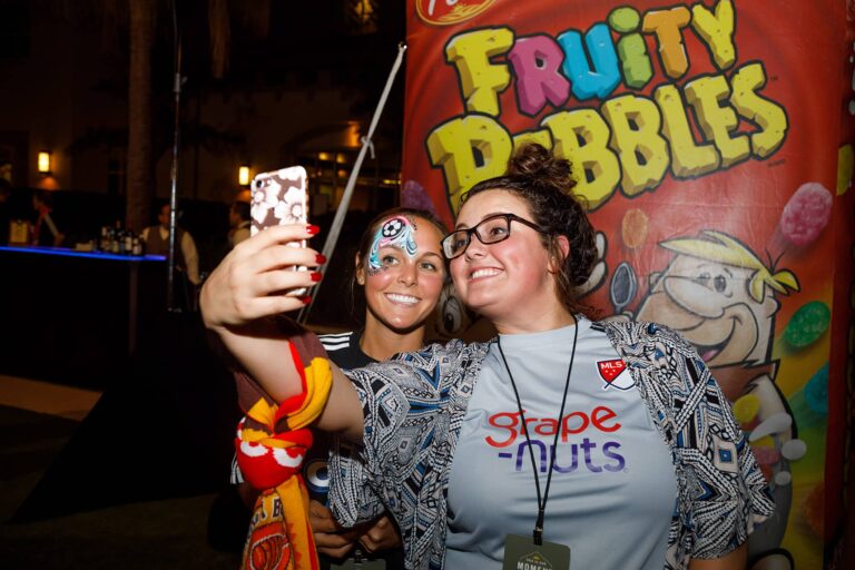 Post Cereals Brand Activation at Gaylord Palms - Dro Photography & Video Orlando corporate event photographer capturing attendees taking a selfie at Post Cereals and Fruity Pebbles brand activation at conference at Gaylord Palms Resort