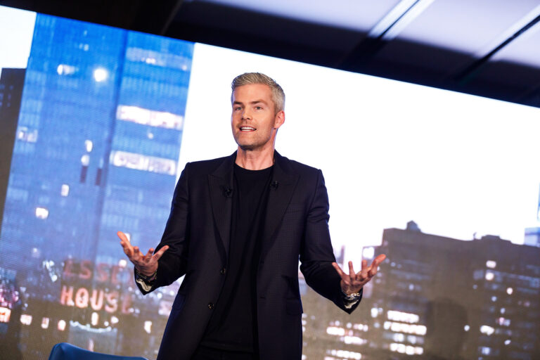 nyc-event-photography-keynote-ryan-serhant-speaking - Dro Photography & Video